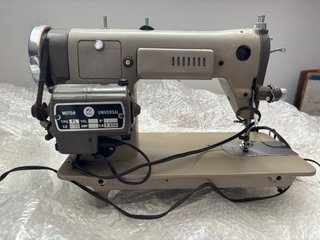 Máquina de coser Alfa beige a pedal