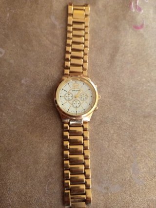 Reloj CE con correa de malla