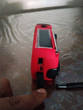 Radio Solar Roja con dinamo linterna y USB