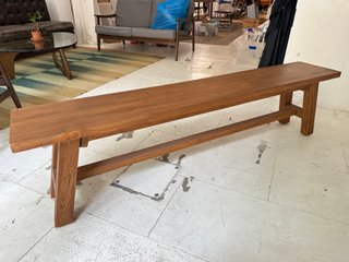 Banco de madera maciza de exterior