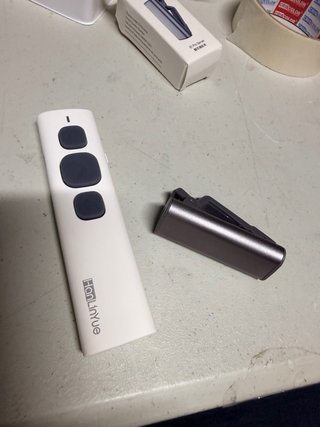 Pasa páginas inteligente gris y blanco
