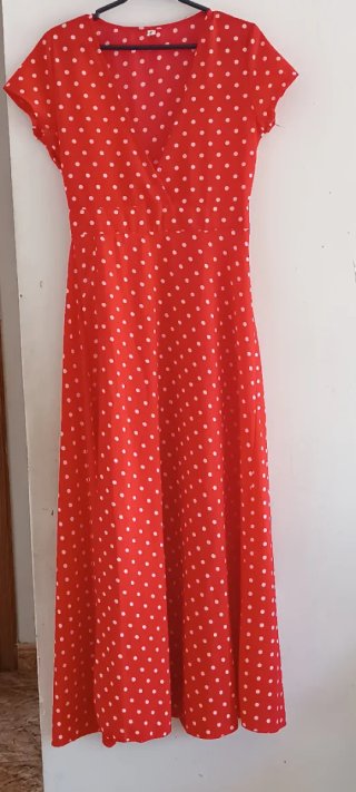 Vestido rojo largo lunares blancos