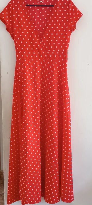 Vestido rojo largo lunares blancos