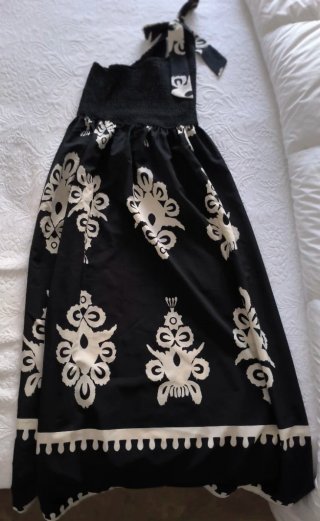 Vestido negro talla S con estampado