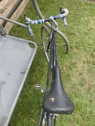 Bicicleta carretera vintage negra