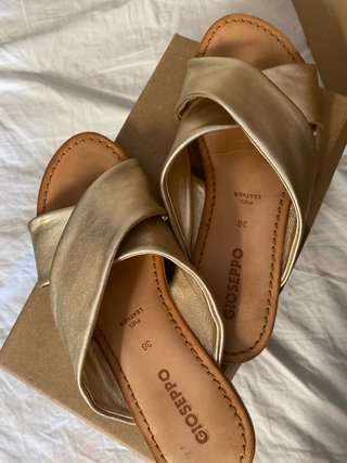 Sandalias doradas Gioseppo talla 36
