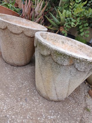 Macetas de piedra grandes