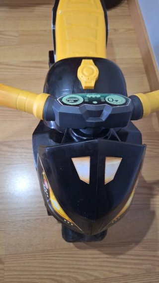 Moto Infantil Batman Negra y Amarilla Molto