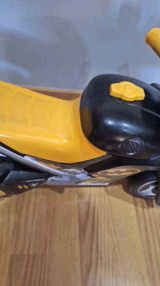Moto Infantil Batman Negra y Amarilla Molto