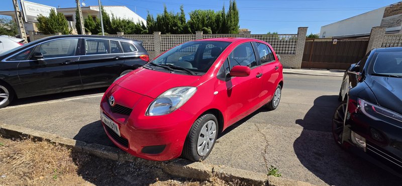 Toyota Yaris 2011, foto 2
