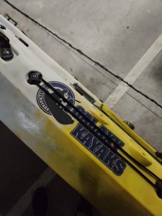 Kayak amarillo y azul
