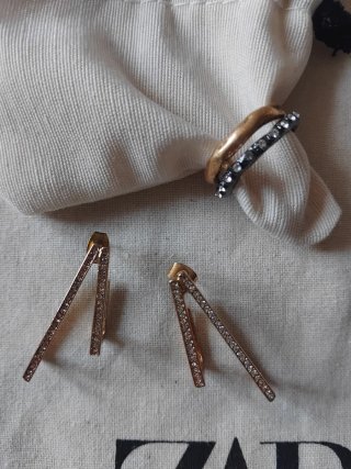 Conjunto pendientes y anillos Zara