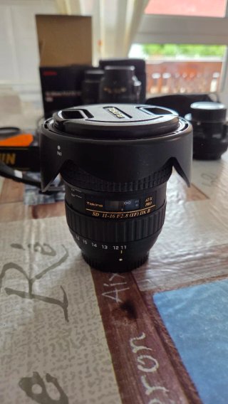 Nikon D7100 + Objetivos y Accesorios
