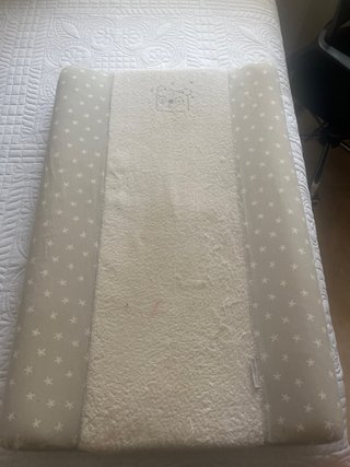 Cambiador para bebé con estrellas