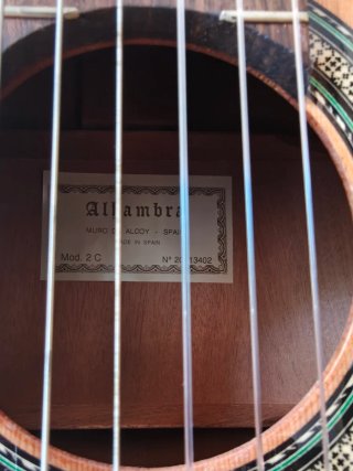Guitarra Alhambra 2C