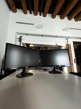 2 Monitores LG 24MP55HQ-P 24 IPS HD HDMI VGA
