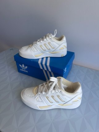 Adidas Zapatillas Blancas y Beige