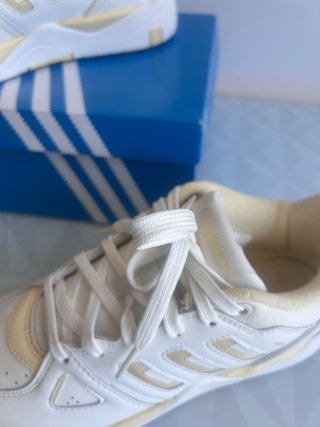 Adidas Zapatillas Blancas y Beige