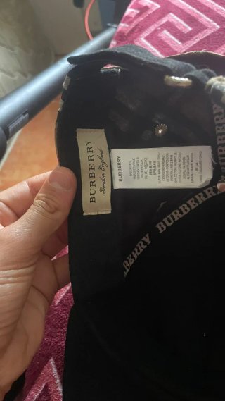 Gorra Burberry Beige y Negra