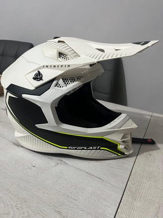 Casco UFO Talla XS Adulto