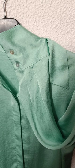 Camisa MNG verde talla M
