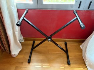 Teclado electrónico con soporte