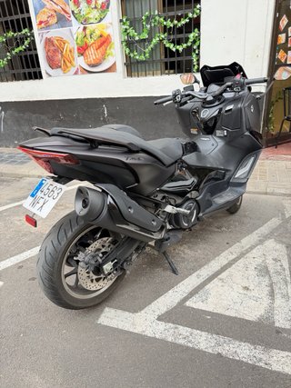 Yamaha T-Max tech max 560
