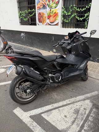 Yamaha T-Max tech max 560