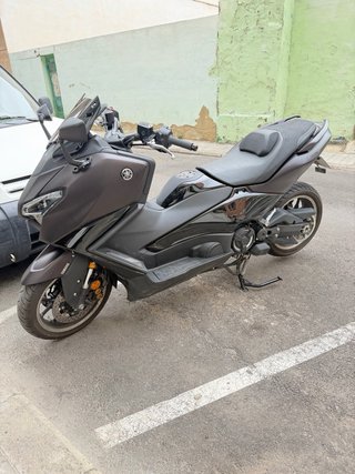Yamaha T-Max tech max 560