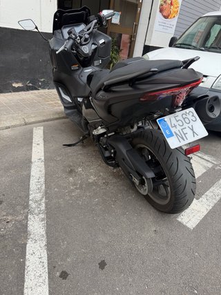 Yamaha T-Max tech max 560