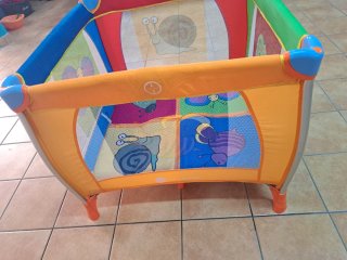 Parque cuna viaje plegable casi nuevo niños color