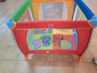 Parque cuna viaje plegable casi nuevo niños color