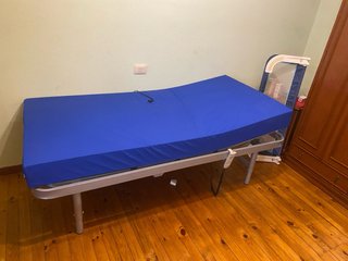 Cama geriátrica ajustable