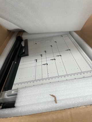 Cortadora de papel VEVOR tipo guillotina