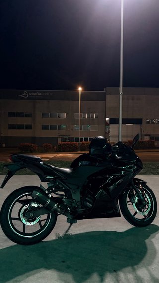 Kawasaki Ninja 250R Sportbike Negra