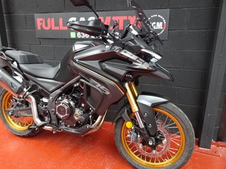 VOGE 525 Adventure Negra y Dorada