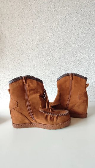 Botas estilo indio y falda