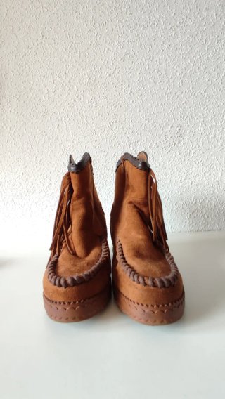 Botas estilo indio y falda