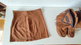 Botas estilo indio y falda