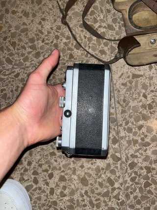 Cámara antigua FOCA con funda de cuero