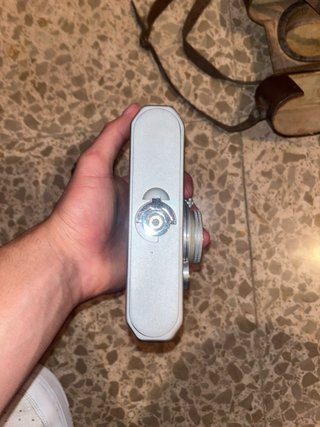 Cámara antigua FOCA con funda de cuero