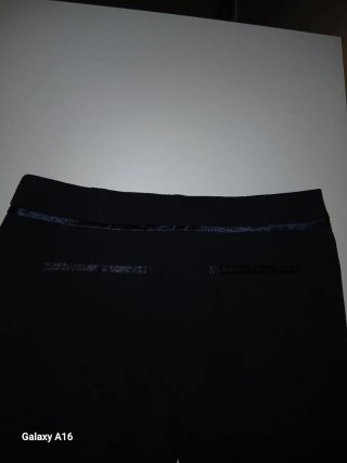 Pantaloni donna  neri eleganti.