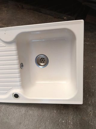 Pica de cocina de porcelana blanca