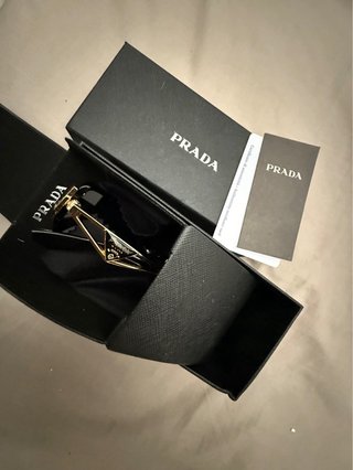Gafas de sol Prada negras