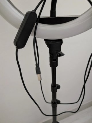 Trípode con luz para móvil