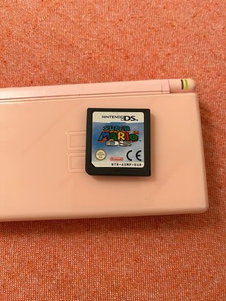 Nintendo DS Lite Rosa + Cargador + Juego Mario