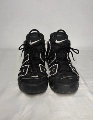 Nike Air More Uptempo Negras y Blancas