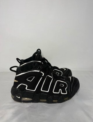 Nike Air More Uptempo Negras y Blancas