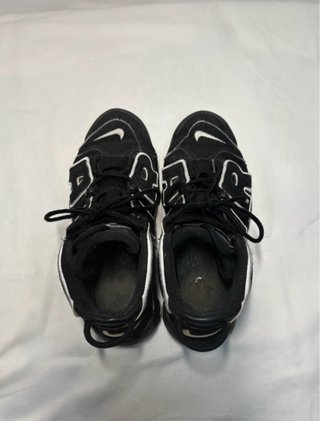 Nike Air More Uptempo Negras y Blancas