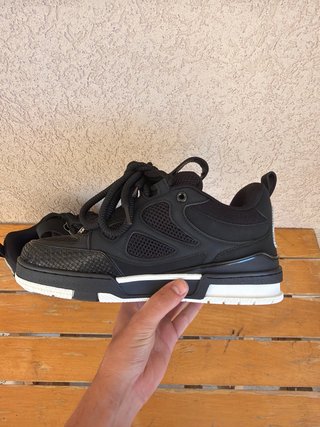 Scarpe skate nere e bianche